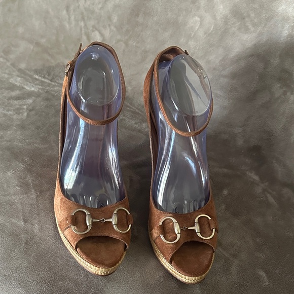 Elegant Brown Authentic Gucci Horsebit sandals with Ankle Strap - Picture 2 of 12